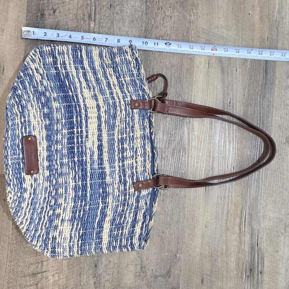 Lucky Brand Woven Straw Shoulder Bag with charm Magnetic closure Tote - Picture 8 of 9